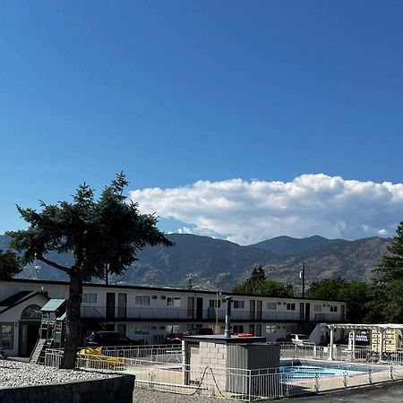 Super 8 By Wyndham Penticton Motel Exterior photo