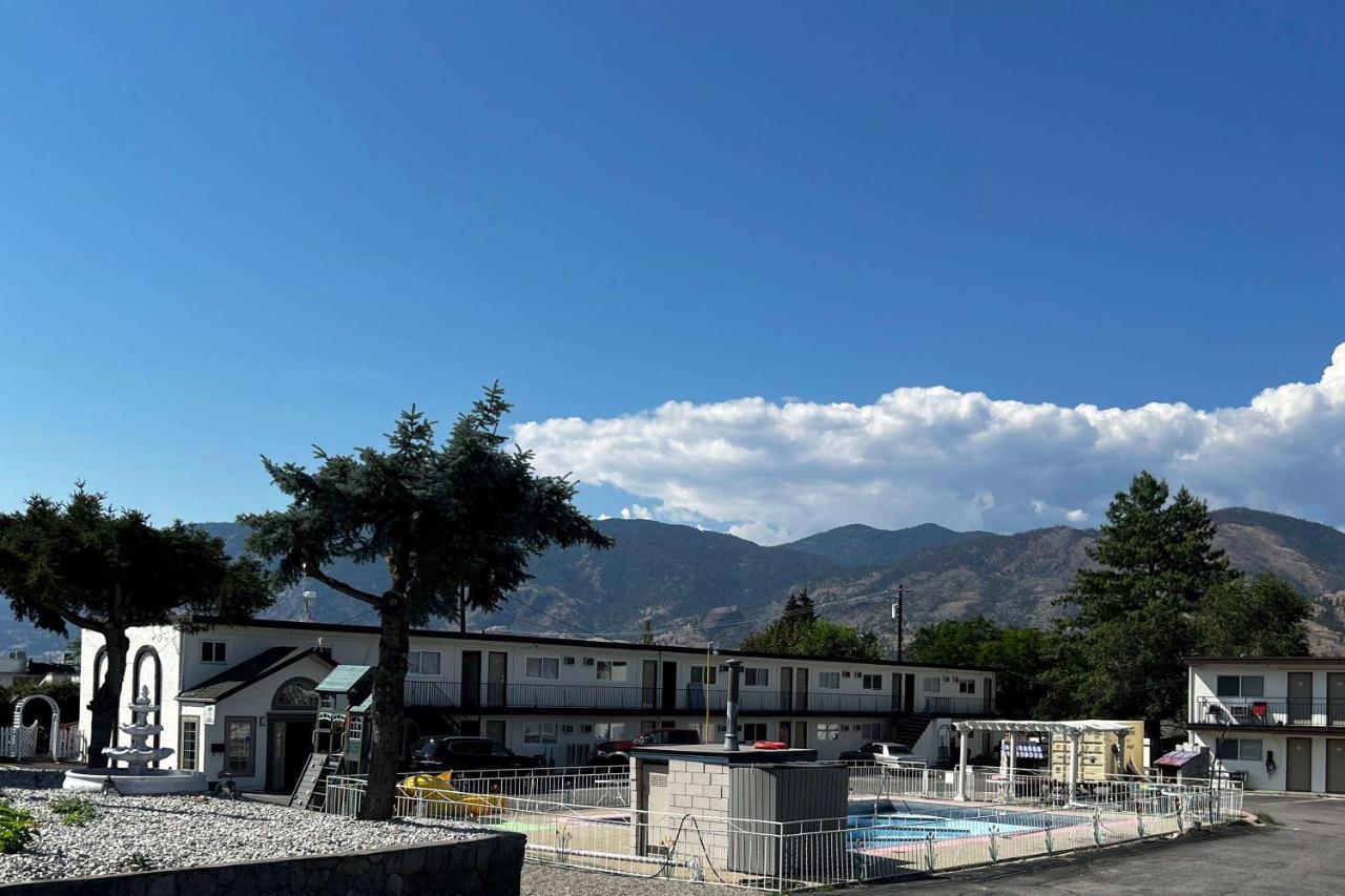 Super 8 By Wyndham Penticton Motel Exterior photo