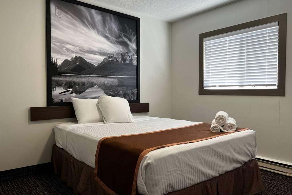 Super 8 By Wyndham Penticton Motel Room photo